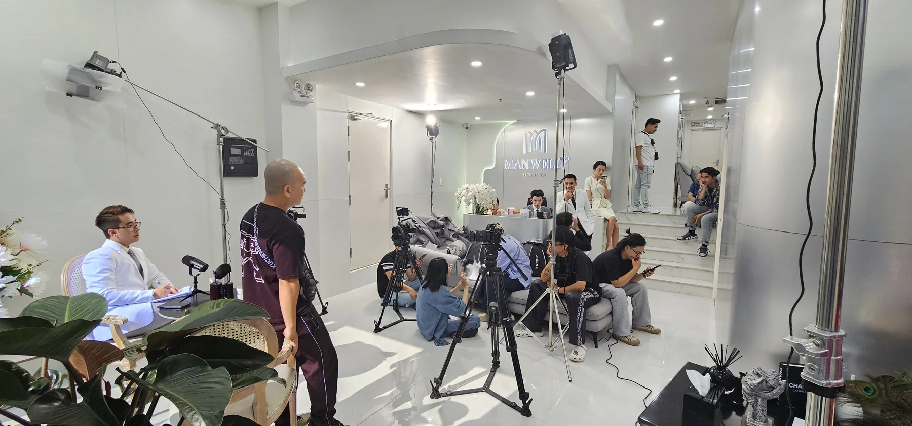 On set / The people behind production / 1